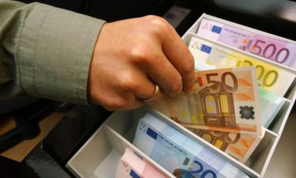 Χριστούγεννα 2021: Τι θα γίνει με μέρισμα και παροχές λόγω υψηλότερης ανάπτυξης – Τι λέει η κυβέρνηση